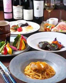 パスタや肉料理、前菜を組み合わせたSORAのコース料理